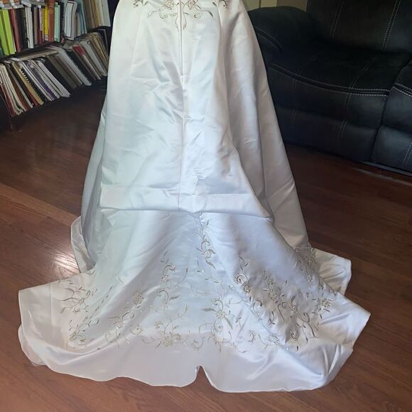 Wedding gown brand new custom made halter top w/beading and embroidery sz 10 - Picture 13 of 15